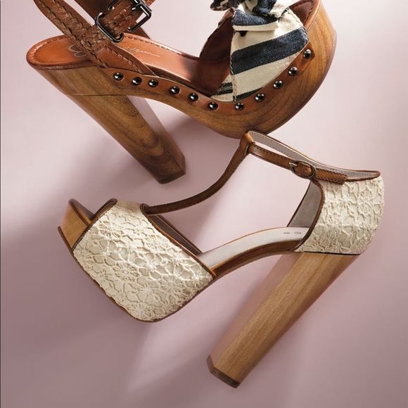Hinge Asher T Strap Sandal - Picture 4 of 8